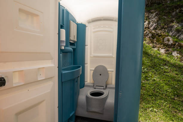 Best Deluxe Portable Toilet Rental  in Tyndall, SD